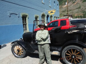 06-27 There are a number of these old cars parked around town, This one I tride the starter buton on the dash and son of gun if it didn't start to go, startled both of us